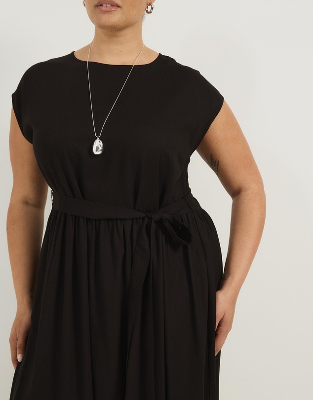 Atmos&Here Curvy - Marnie Linen Blend Maxi Dress With Flutter Sleeve And Tie
