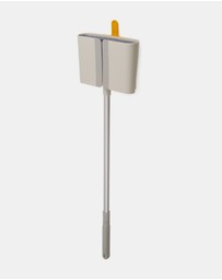 Joseph Joseph - CleanTech™ Wall-Mounted Broom