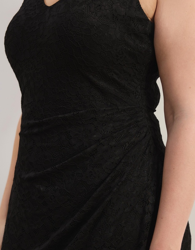 Atmos&Here Curvy - Nessi V-Neck Lace Midi Dress