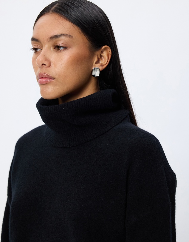 Lindsay Nicholas New York - Varsity Sweater (W Snood)