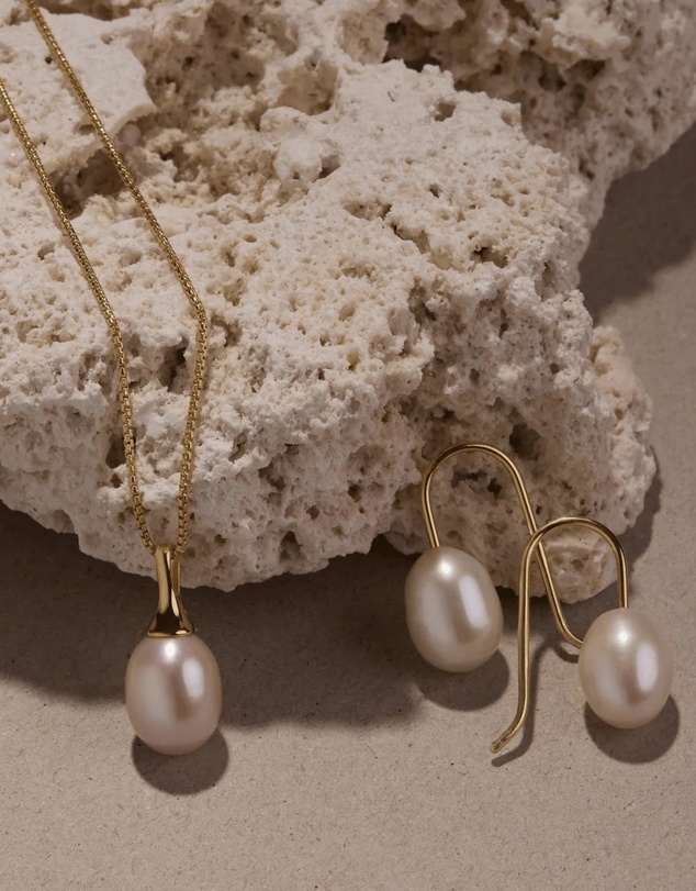 Najo - Isla Yellow Gold Pearl (White) Necklace