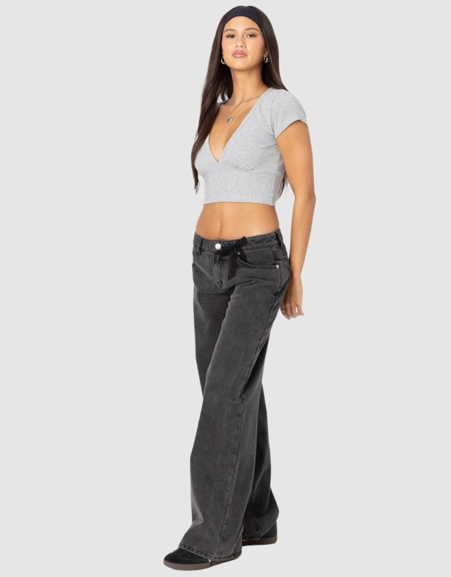 EDIKTED - Deep V Neck Crop Top