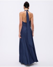 Minima Esenciales - Daphne Halter Scarf Maxi Dress