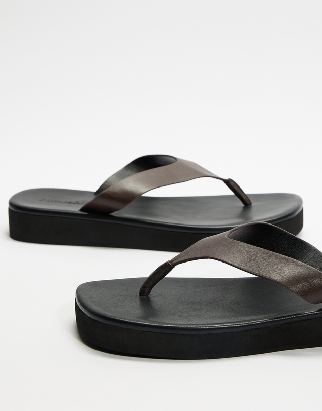 Atmos&Here - Tia Contrast Strap Leather Platform Thongs