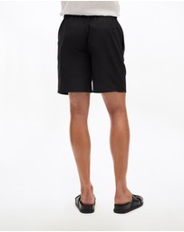 Superdry - Essential 17