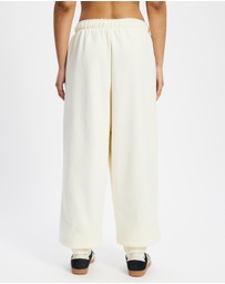 adidas Originals - Essentials Linear Oversized Jogger Pants