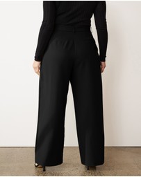 Atmos&Here Curvy - Noa Pleated Pants