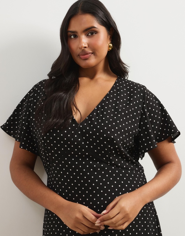 Atmos&Here Curvy - Tasha Flutter Sleeve Maxi Dress