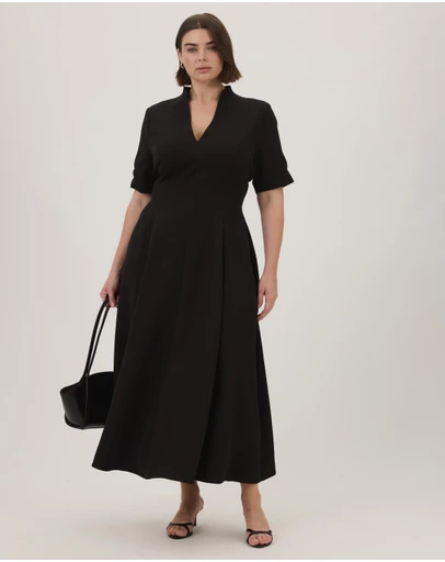 Atmos&Here Curvy - Arlo Short Sleeve Button V-Neck Maxi Dress