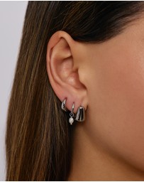 Arms Of Eve - Cordelia Pearl Earrings - Silver