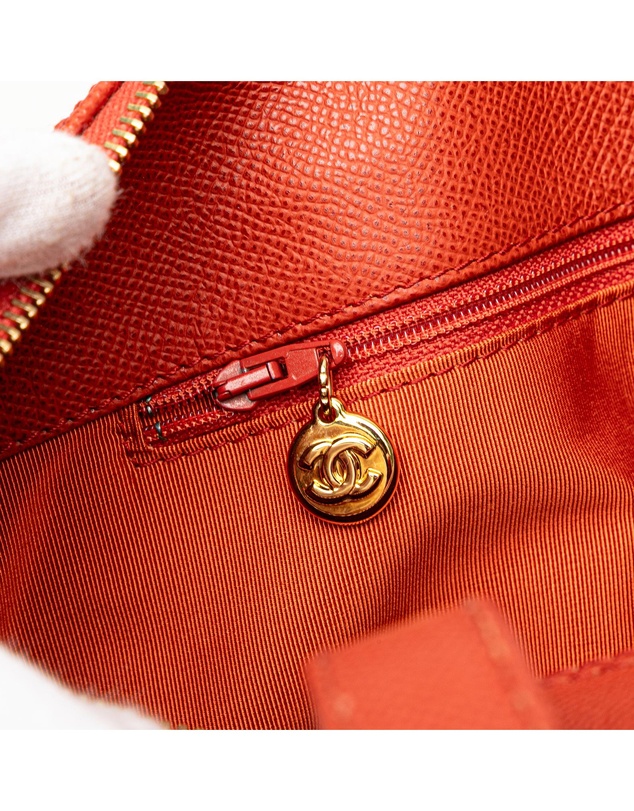 Pre-Loved by Azura Reborn - Pre-Loved chanel Leather Tote Handbag