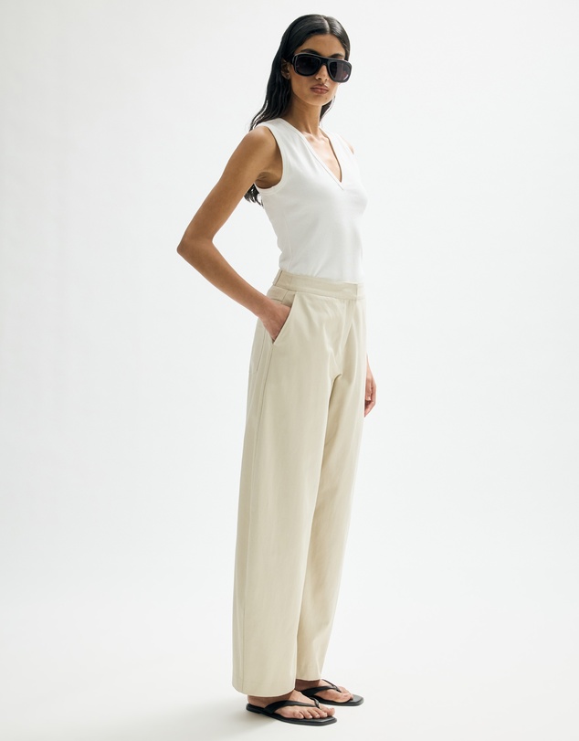 Minima Esenciales - Mnima Esenciales V Neck Tank