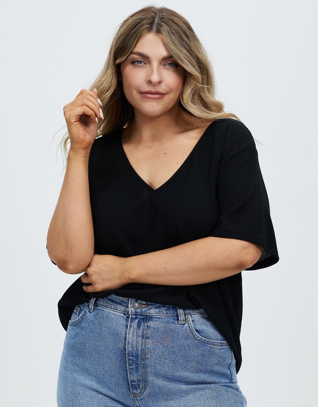 Atmos&Here Curvy - Sasha Waffle V-Neck Tee