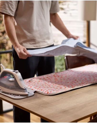 Joseph Joseph - Swift™ Folding Ironing Mat with Silicone Iron Rest (90 x 47 cm) - Peach Blossom