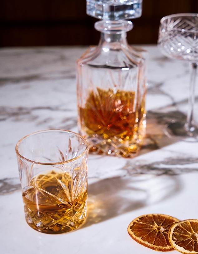 HOTTIE - Jonnie Traditional 5-Piece Decanter & Tumbler Set