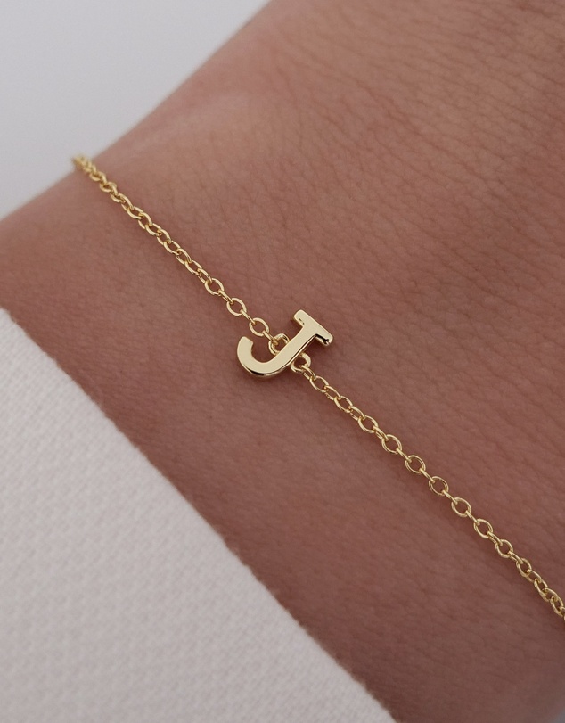 The Silver Collective - Petite A-Z Letter Bracelet Gold - J