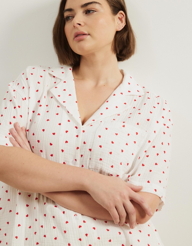 Atmos&Here Curvy - Violet Heart Shorts & Shirt Pyjama Set