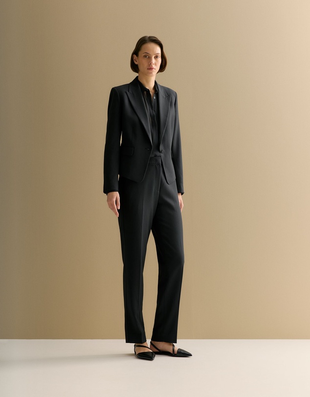 Trenery - Single Breasted Cropped Blazer in Black
