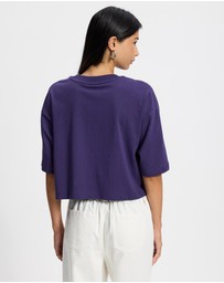 New Balance - Athletics Premium Chest Logo Cropped T-Shirt
