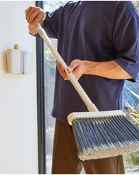 Joseph Joseph - CleanTech™ Wall-Mounted Broom