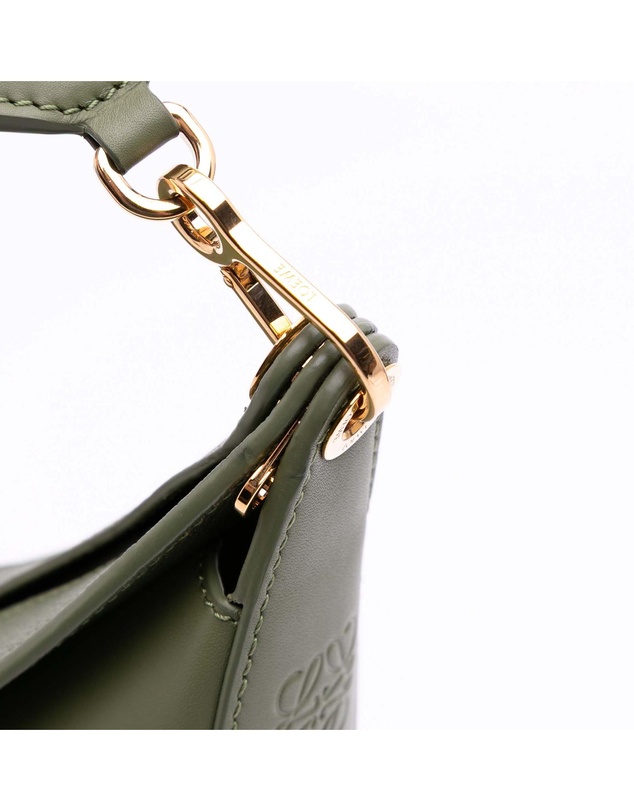 Pre-Loved by Azura Reborn - Pre-Loved loewe Fashionable Shoulder Bag with Adjustable Strap and Zipper Closure