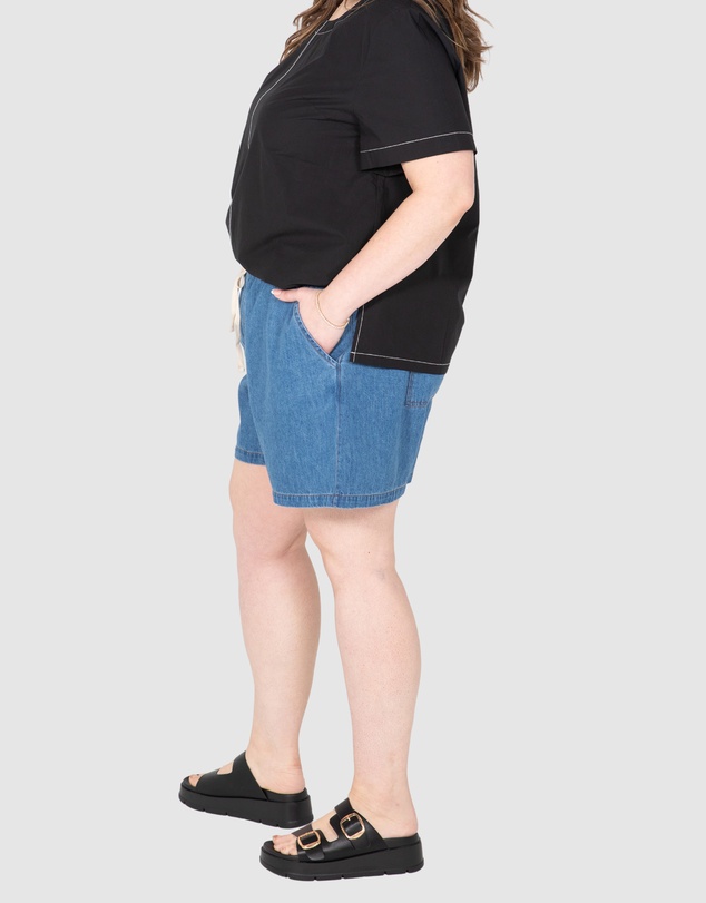 Love Your Wardrobe - Pia Denim Short