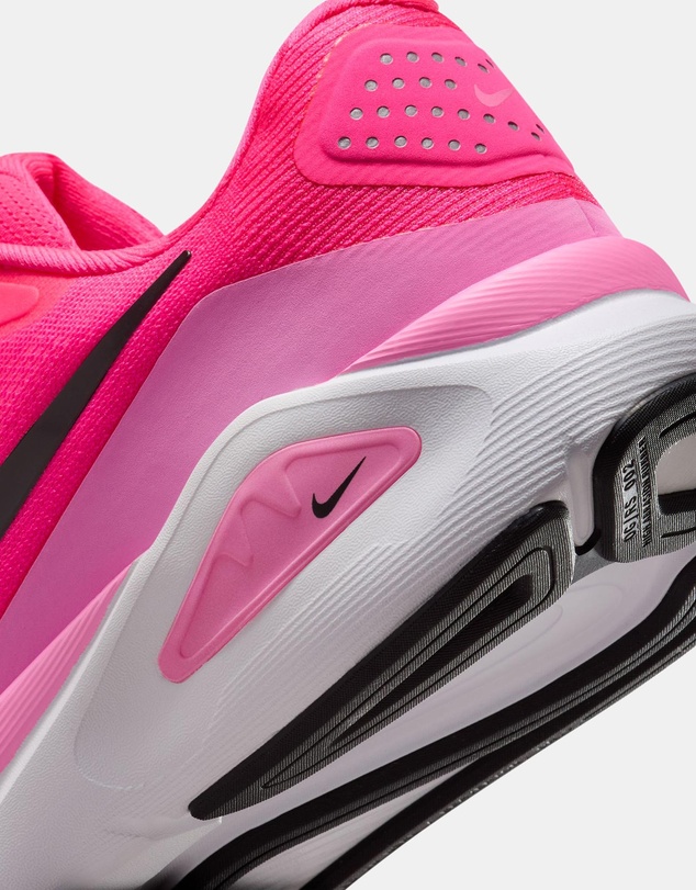 Nike - Structure 26 - Women's