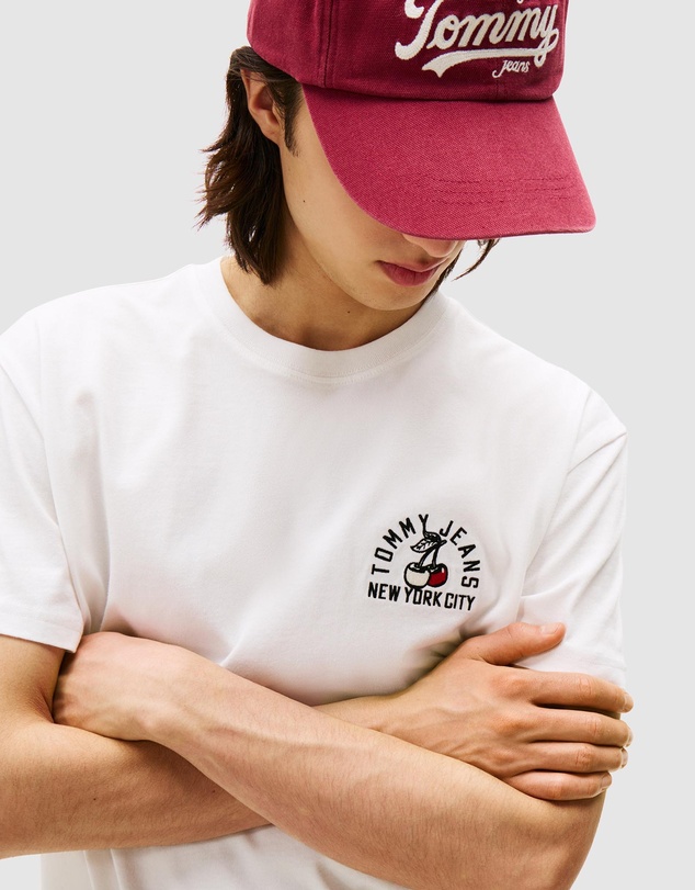 Tommy Jeans - Regular Small Motif Tee - ICONIC EXCLUSIVE