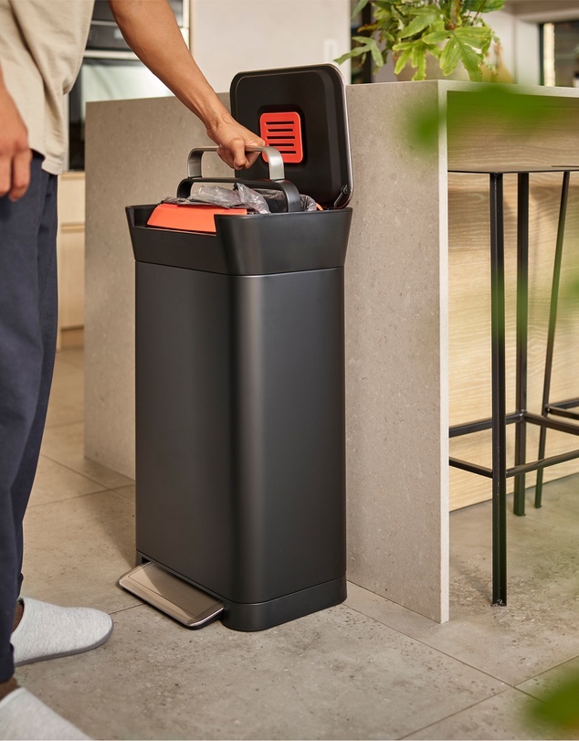 Joseph Joseph - Titan 30L Trash Compactor (Carbon Black)