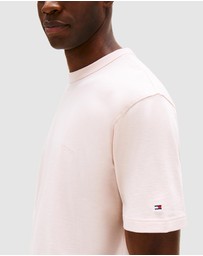 Tommy Hilfiger - Tonal Logo Relaxed Fit T-Shirt