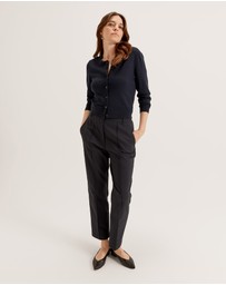 Review - Arianna Pant