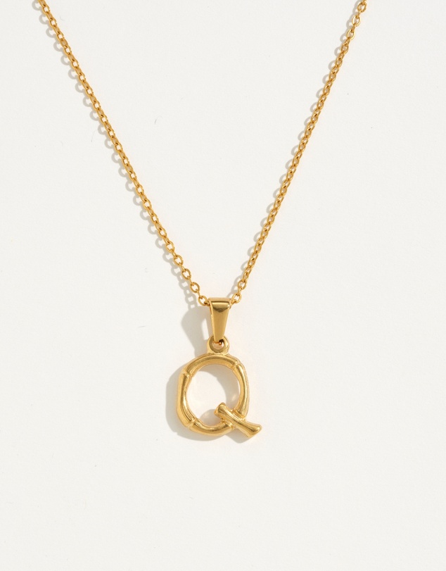 Reliquia Jewellery - Q Initial Gold Charm Necklace