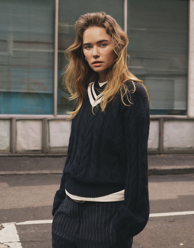 Country Road - V-neck Cable Knit