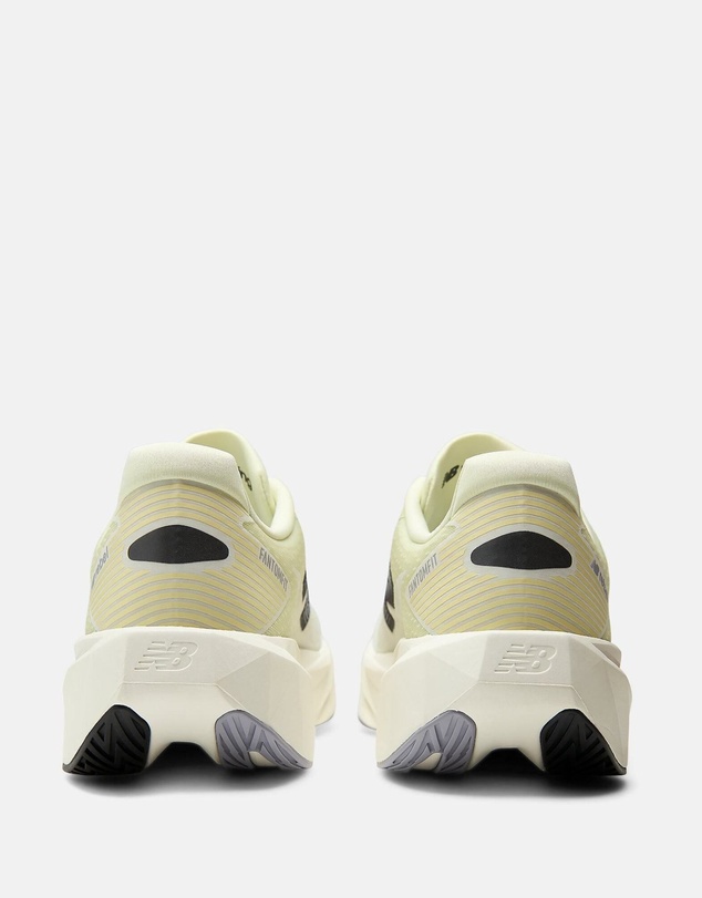 New Balance - FuelCell Rebel v5 (Wide Fit) - Men's