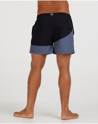 DUKiES - 1981 STONE Short