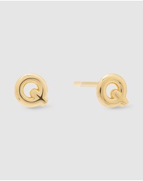 Wanderlust + Co - Alphabet Bubble Gold Stud Earrings - Letter Q