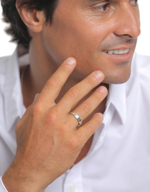 Kuzzoi - ICONIC EXCLUSIVE - Hammered Band Ring in 925 Sterling Silver