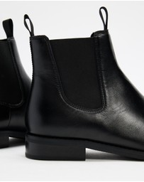 AERE - Leather Chelsea Boots - Men's
