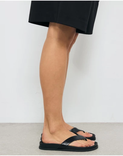 AERE - Leather Footbed Thongs