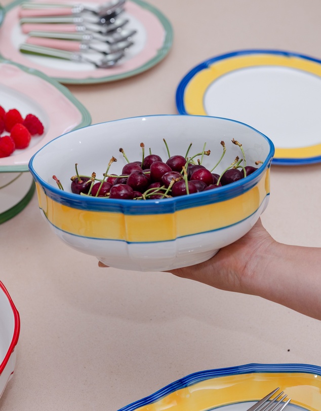 In The Roundhouse - Yellow & Blue Soft Scallop Dining Set