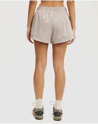 Cotton On Body Active - Woven Curved Hem Shorts