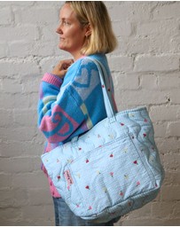 Mosey Me - Forget Me Not Quilted Bag in Sky