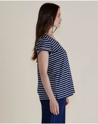 Betty Basics - Ayla V-Neck Tee