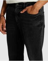 yd. - Noel Straight Jean