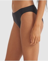 adidas Sportswear - 3 Pack Active Seamless Hipster Bikini Brief Underwear