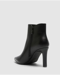 SPURR - Holt - ONLINE EXCLUSIVE