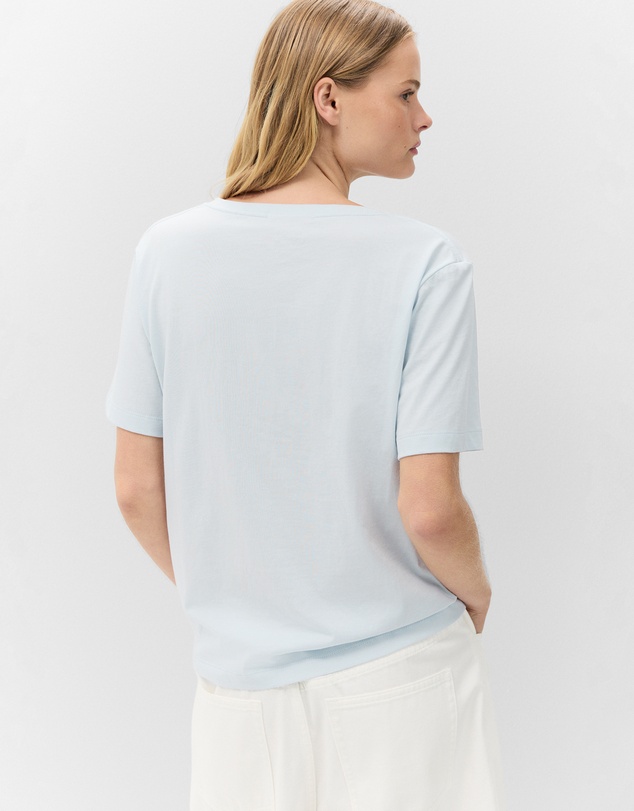 UNISON - The Classic V Neck Tee