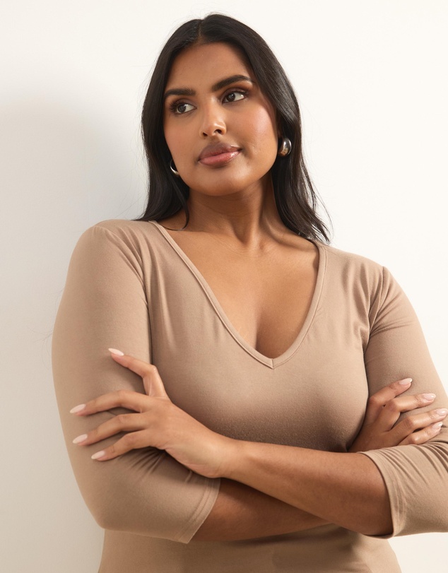 Atmos&Here Curvy - Harley V-Neck Half Sleeve Top