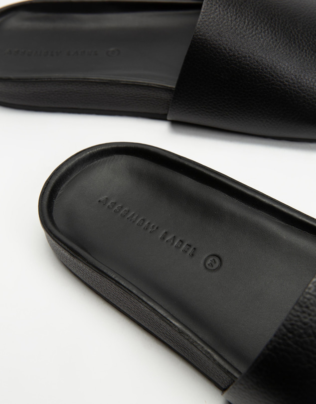 Assembly Label - Single Strap Slides - Men's