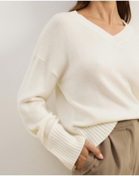 Atmos&Here - April Classic V-Neck Knit Jumper